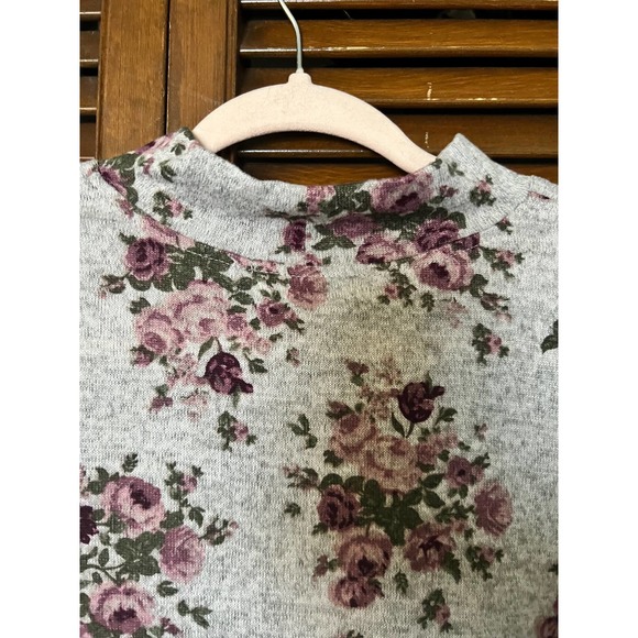 NO COMMENT PLUS (Size 2X) Floral Print Cold Shoulder Top - Picture 10 of 13